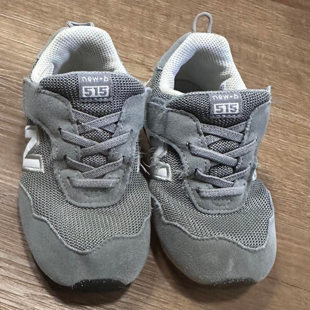 Velcro kids gray new balance